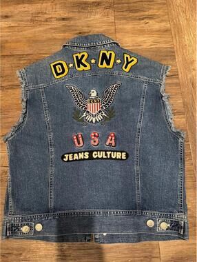 Vintage DKNY Embroidered USA Cut Off Sleeve Denim Vest Sz M EUC